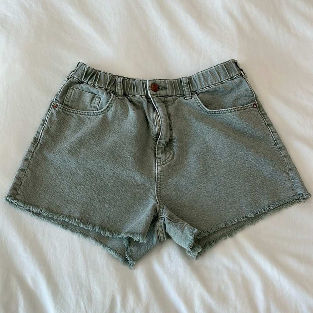 Pilcro elastic waist denim shorts. Size Small.